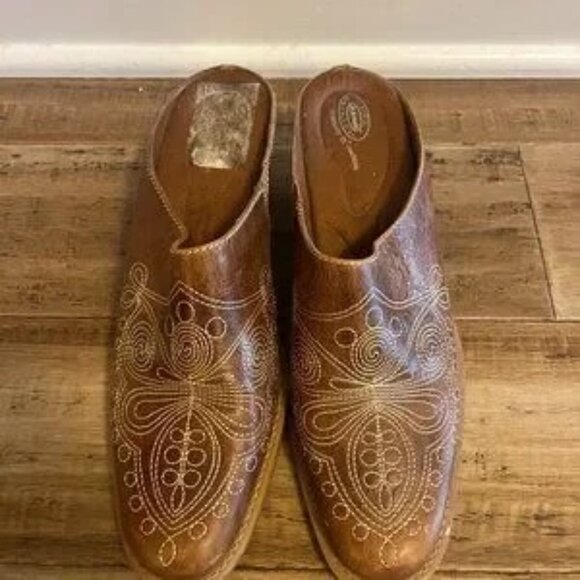 Dr Scholls Brown Leather Embroidered Slip Ons - Picture 3 of 4